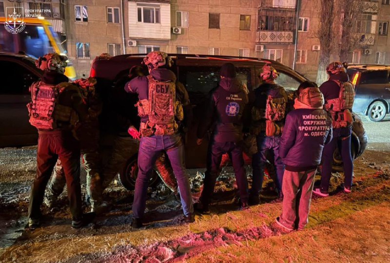 В Одесі троє співробітників ТЦК та "громадський активіст" запхали чоловіка в бу...