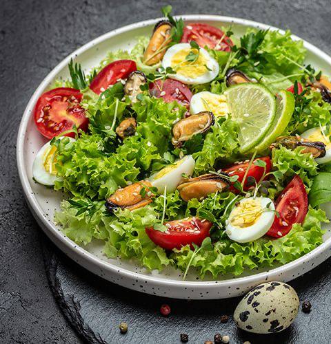 Готуємо екзотичний салат Ця страва прикрасить і оживить святковий стіл. Салат з ...