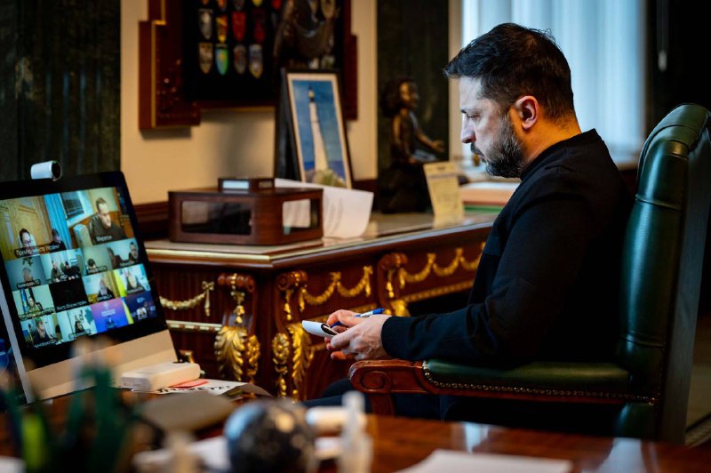 Доручив окремо розібратися в Києві щодо тих будинків, які досі без опалення. На ...