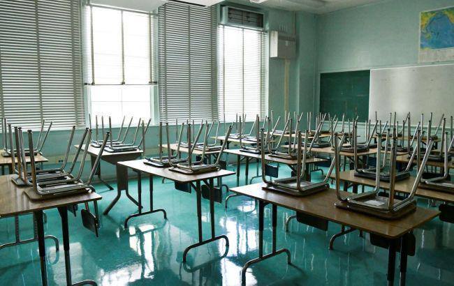 Дітей вчать за підручниками СРСР: у Києві викрили підпільну школу при монастирі...