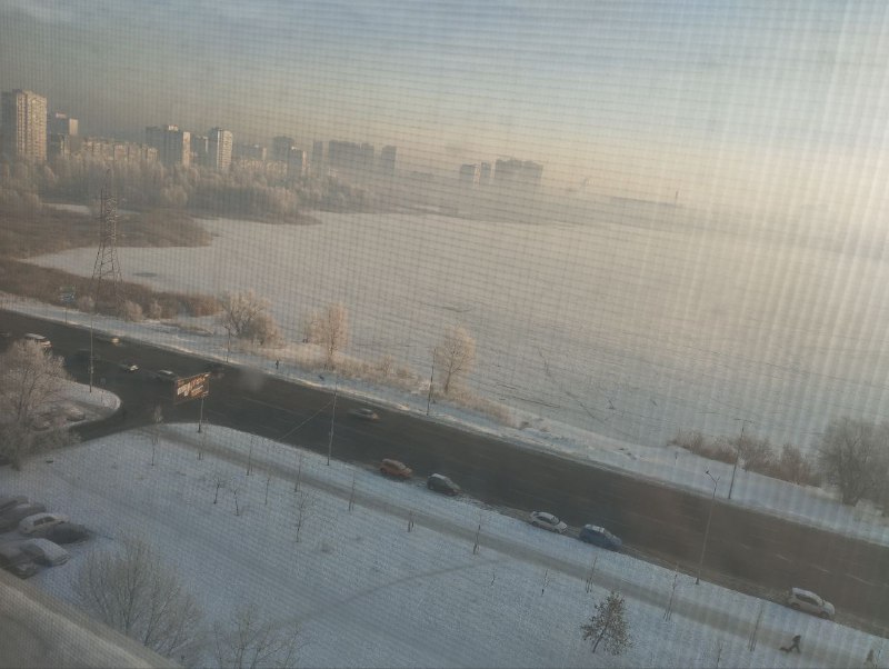 Заморожений КиївПісля чергових нічних атак лівобережжя столиці опинилось у суціл...