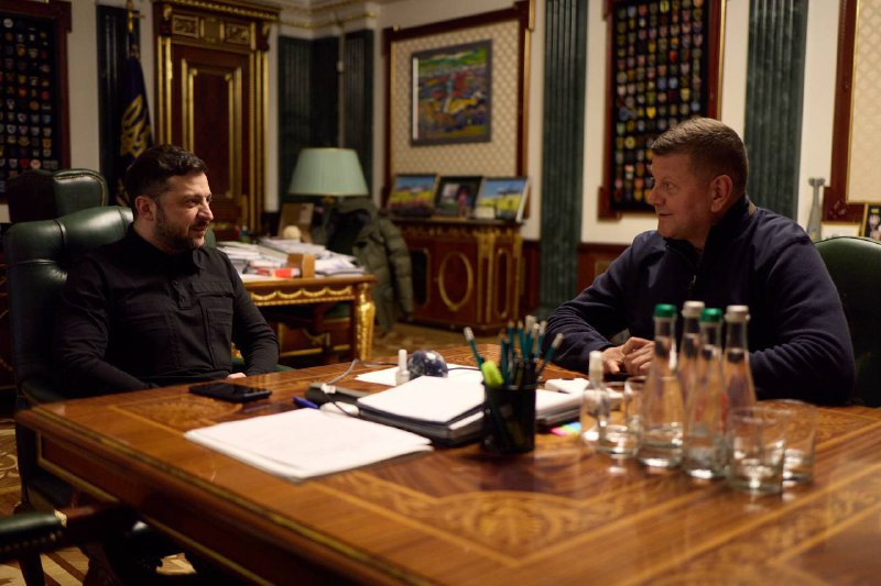 Зеленский встретился с Залужным и поблагодарил его за работу в команде Украины...