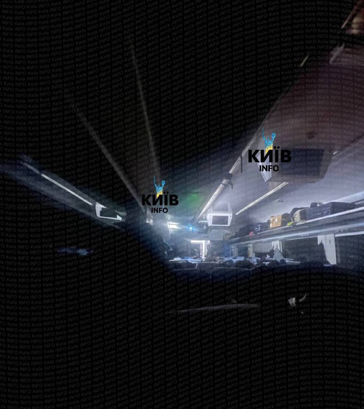 Зупинилися потяги, які сполучають Київ з ЄвропоюПотяги стоять без руху вже по де...