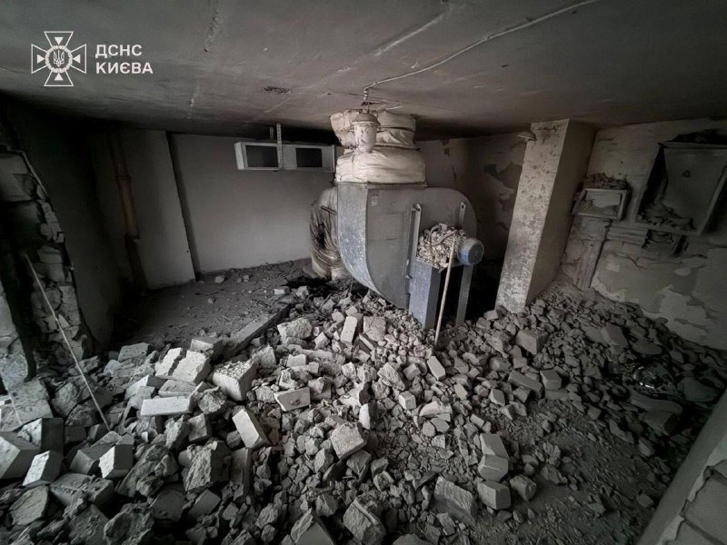 З'явилися фото руйнувань внаслідок дронової атаки на Київ Як повідомили в ДСНС, ...