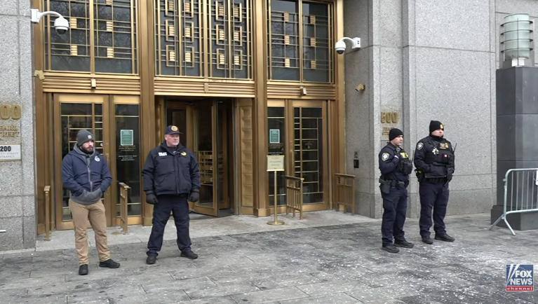 Мадуро з'явився в суді без кайданок, розпочалося засідання Під час виступу в суд...