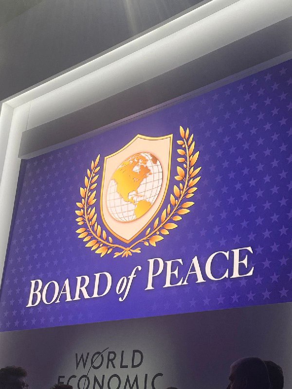 Ми збираємося встановити мир у всьому світі. Війна в Україні скоро закінчиться, ...