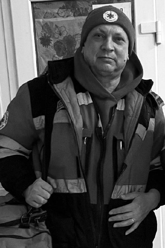 На фото Сергій Смоляк – медик, якого цієї ночі вбили росіяни в Києві. Йому було...
