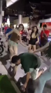 Обстановка в Таїланді: там транси натовпом побили 52-річного індуса за те, що ві...