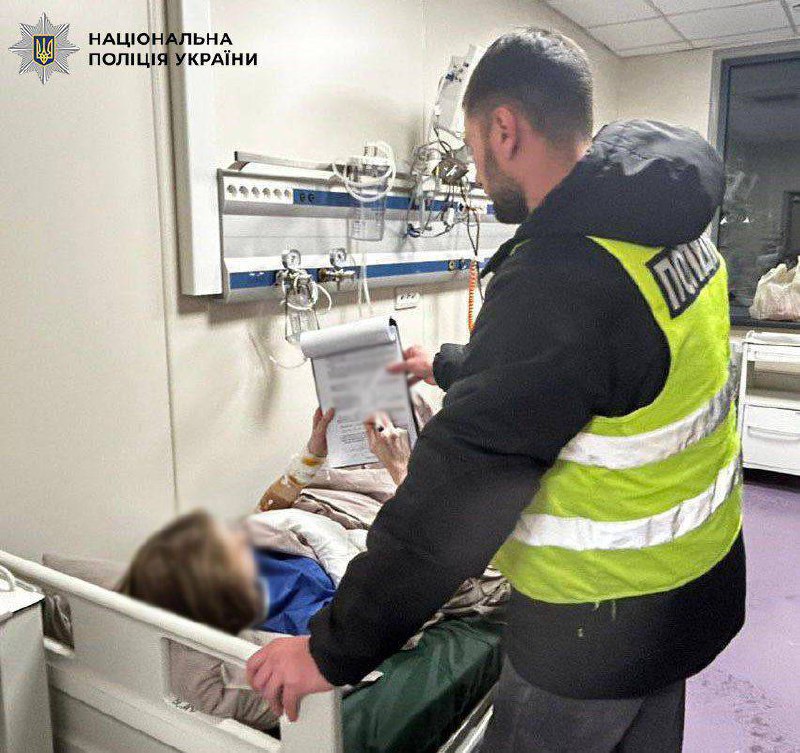 Поліція повідомила про підозру школяру, який напередодні з ножем кинувся на вчит...