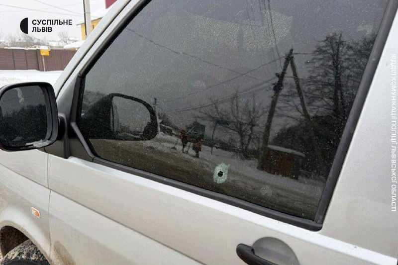 Поліція підтвердила, що у Рудному стріляли в мікроавтобус ТЦКВодій авто Volkswag...