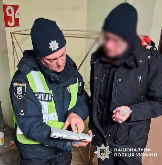 Під час нічного обстрілу охоронець не пустив людей до підземного паркінгу, заяви...