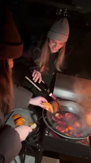 Після 3 діб без світла кияни влаштувала пікнік прямо під будинком В меню — глінт...