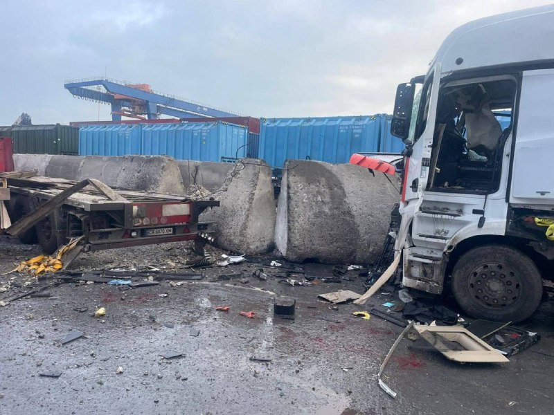 Росія атакувала два порти ОдещиниОдна людина загинула, ще 5 поранені.Пошкоджено ...