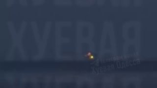 Росіяни вдарили по танкеру біля Одеси, є поранений, — МінрозвиткуСудно під прапо...