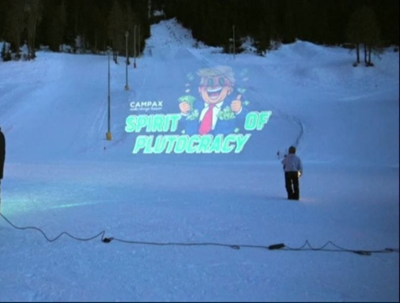 Тим часом в Давосі вже готуються зустрічати Трампа з надписом "No kings" під яки...