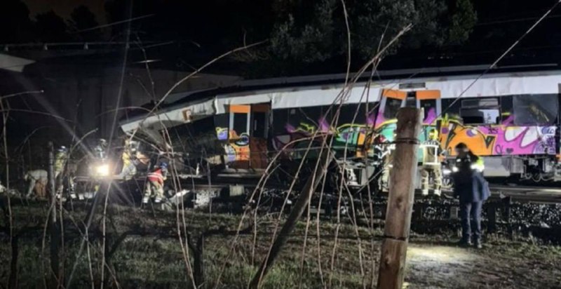 У Барселоні сталась аварія з приміським потягом: попередньо, через обвал підпір...