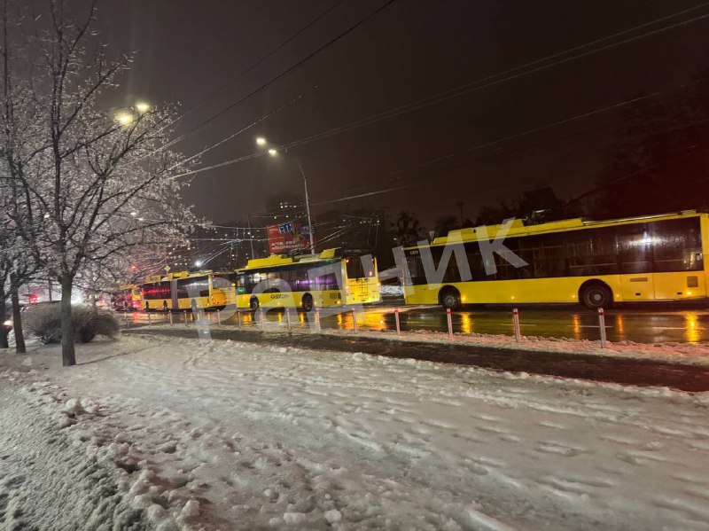 У Києві зупиняється громадський електротранспорт: у місті фіксується критичне об...