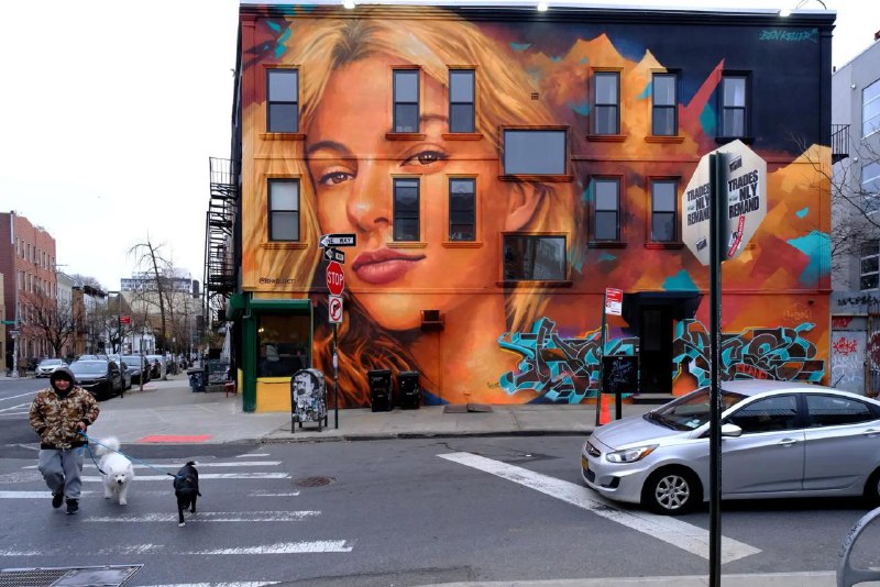 У Нью-Йорку зʼявився мурал із зображенням українки Ірини Заруцької, яка була вби...