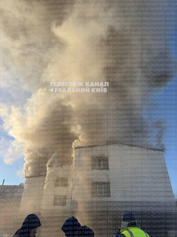 У Солом'янському районі Києва горить складська будівля, – ДСНС Рятувальники зазн...