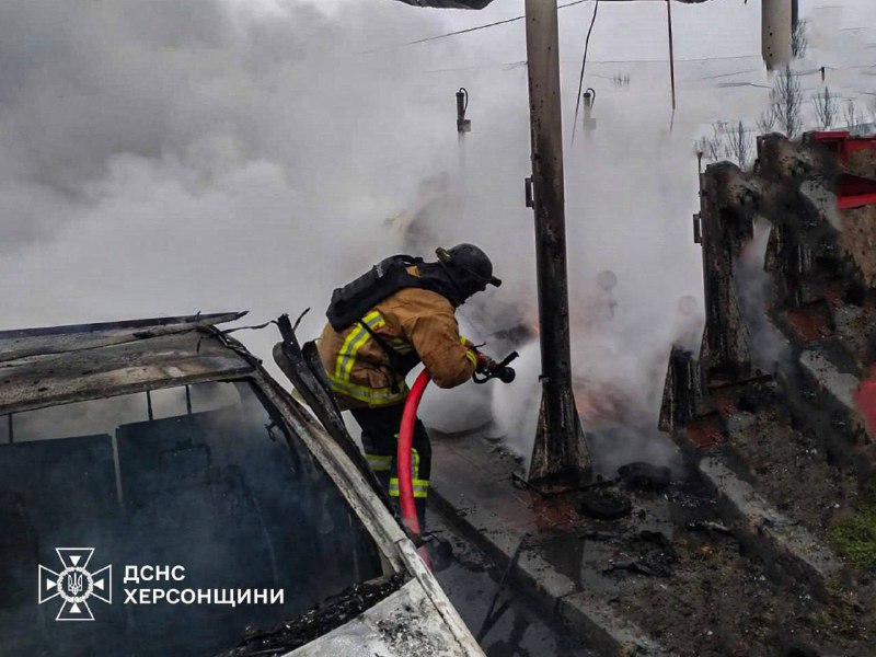 У Херсоні росіяни дроном вдарили по АЗС, - ДСНСЧерез скид вибухонебезпечного пре...