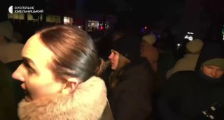 У Хмельницькому місцеві жителі перекрили дороги, бо немає світла до 18 годин, —...