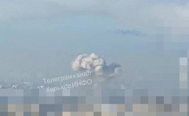 Харків обстрілюють балістикою: пролунало щонайменше 3 вибухи — над містом висить...