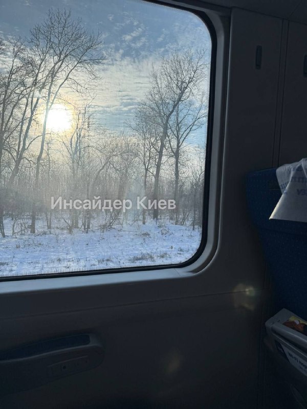 Через відсутність напруги поїзд Інтерсіті Харків-Київ здійснив вимушену зупинку ...